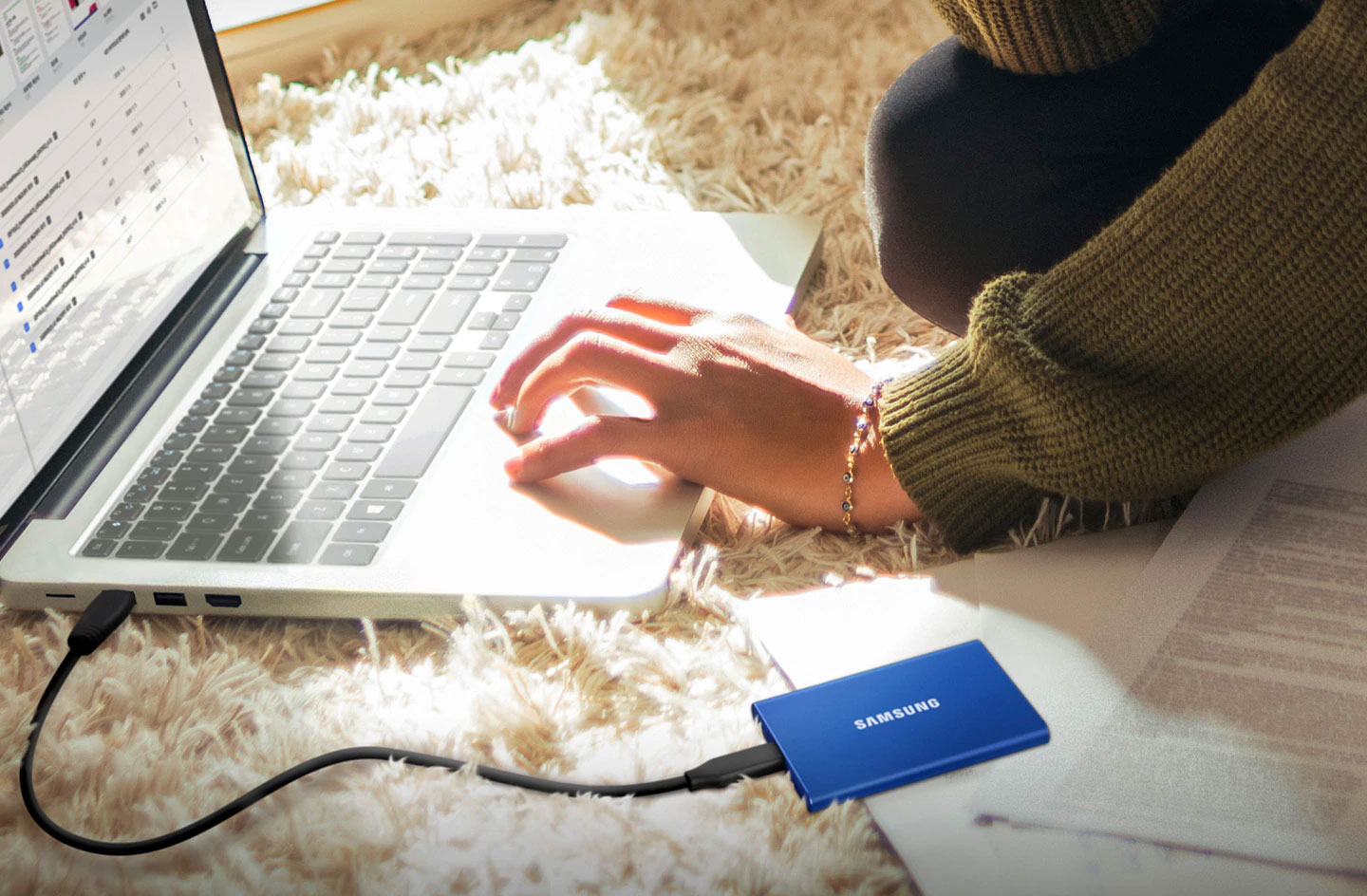 Samsung T7 1TB Portable SSD - Titan Grey product details