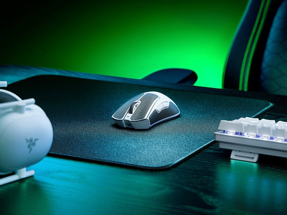 Razer DeathAdder V3 Pro Ultra-lightweight Ergonomic Wireless Esports Mouse - White