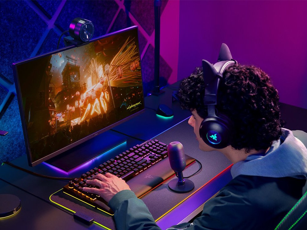 Razer Seiren V3 Mini Ultra-Compact USB Microphone with Tap-to-Mute - Black (FRML Packaging)