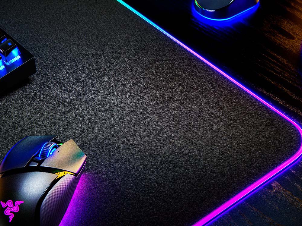 Razer Strider Chroma Hybrid Mouse Mat with Razer Chroma RGB (900*370mm)