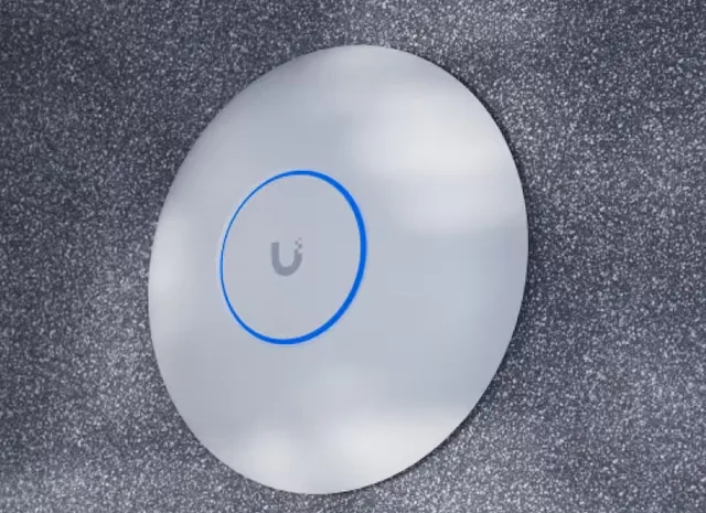Ubiquiti U7 Long-Range Compact Ceiling-mount WiFi 7 Access Point product details